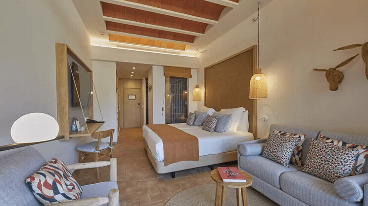 Swim-Up Deluxe with Garden View